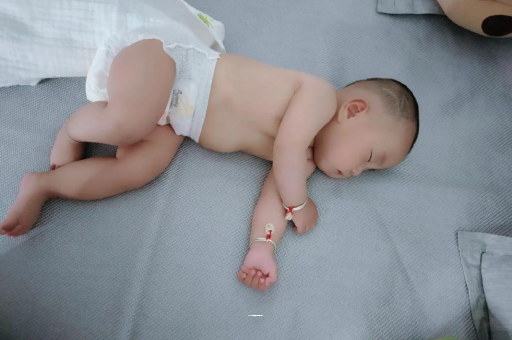 赣州几个月宝宝会抬头